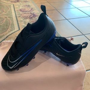Nike Jr. Phantom GX Academy Big Kids Soccer Cleats